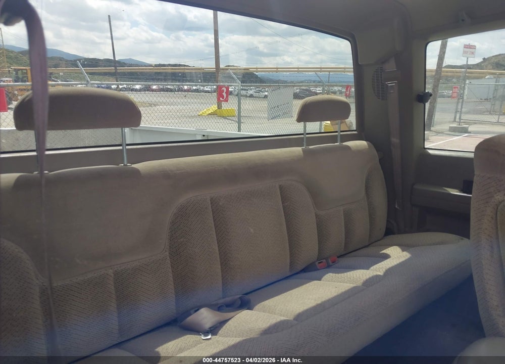 1998 GMC SIERRA 2500 HD SL VIN: 1GTGK29R4WE558919