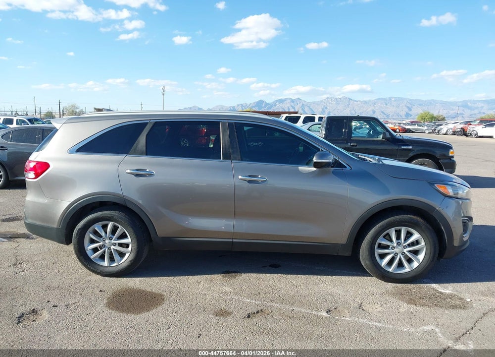 2016 KIA SORENTO 2.4L LX VIN: 5XYPG4A37GG002892