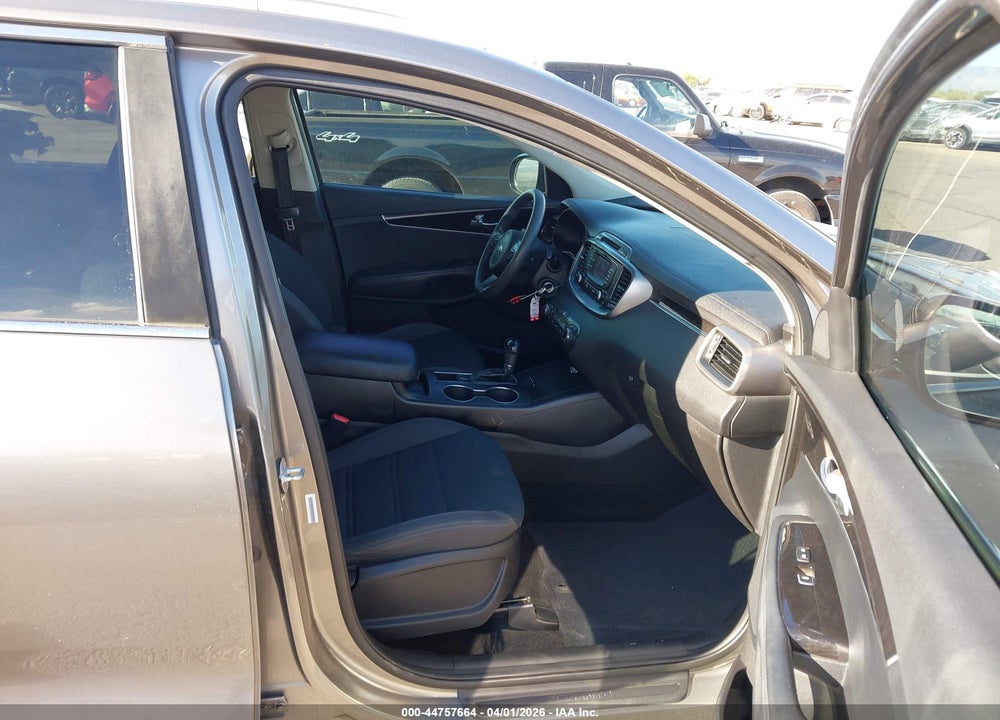 2016 KIA SORENTO 2.4L LX VIN: 5XYPG4A37GG002892