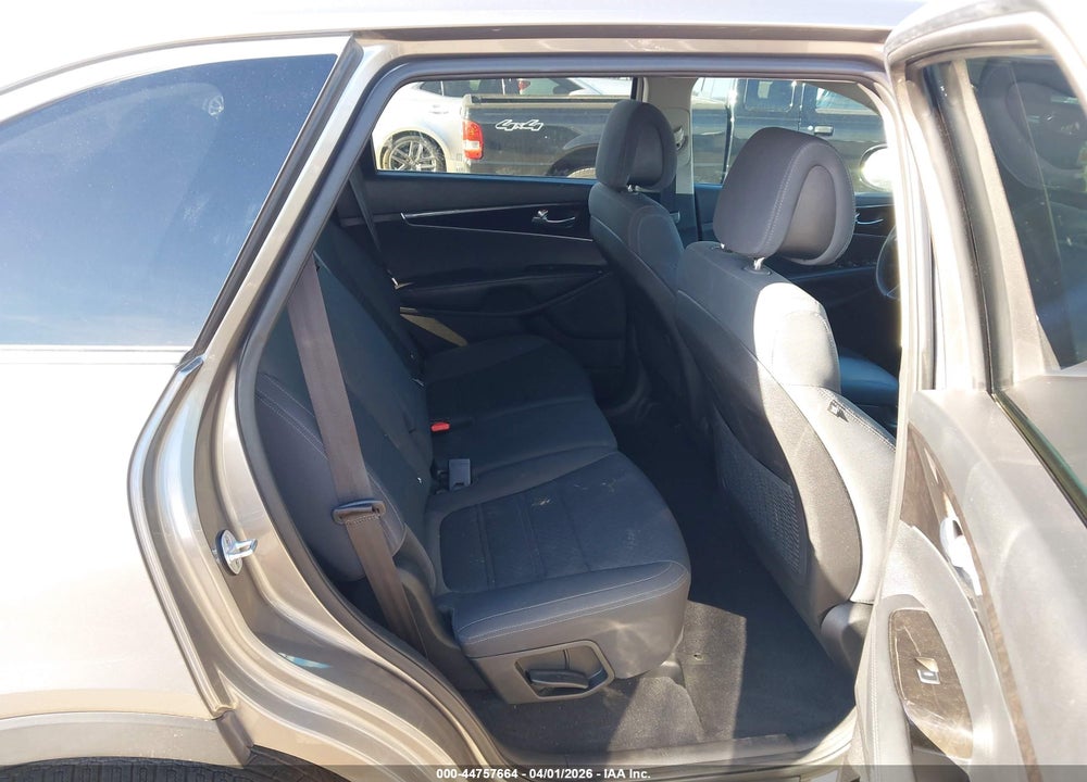 2016 KIA SORENTO 2.4L LX VIN: 5XYPG4A37GG002892