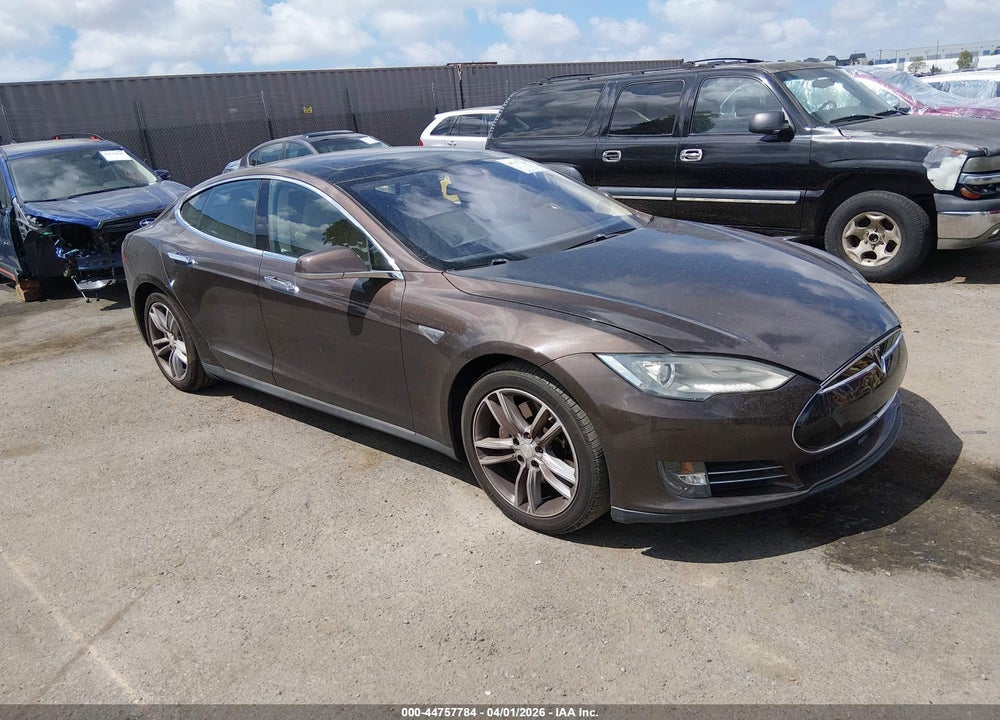 2014 TESLA MODEL S P85 VIN: 5YJSA1H15EFP61043