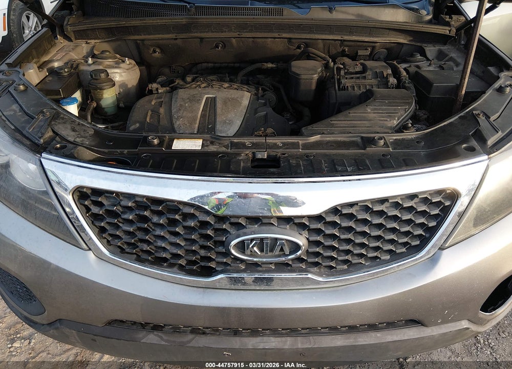 2013 KIA SORENTO LX V6 VIN: 5XYKT4A28DG388375