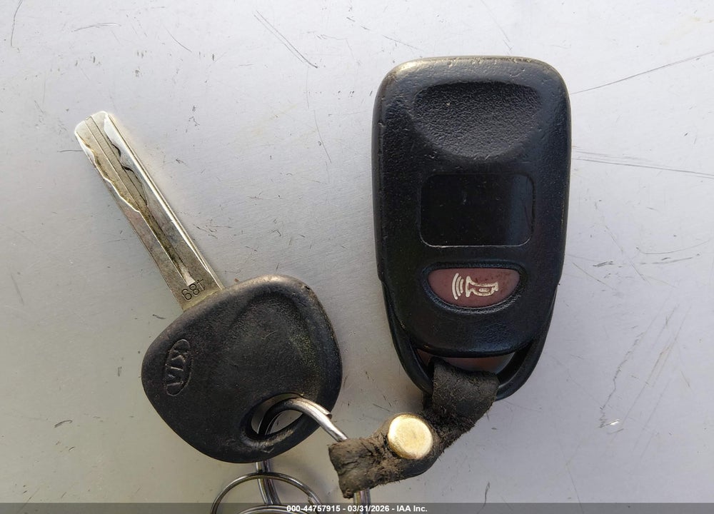 2013 KIA SORENTO LX V6 VIN: 5XYKT4A28DG388375