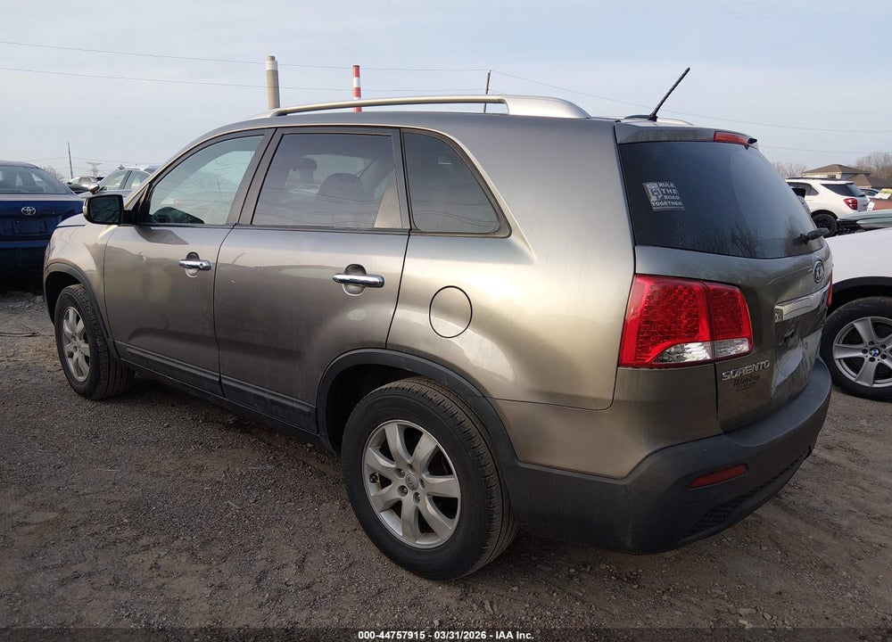 2013 KIA SORENTO LX V6 VIN: 5XYKT4A28DG388375