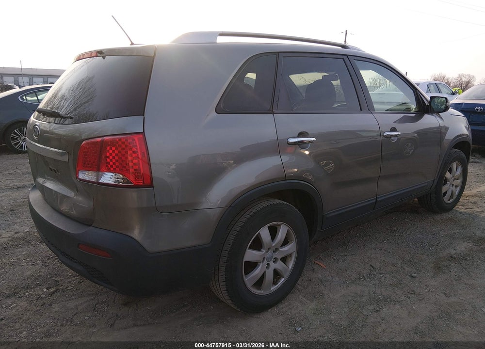 2013 KIA SORENTO LX V6 VIN: 5XYKT4A28DG388375