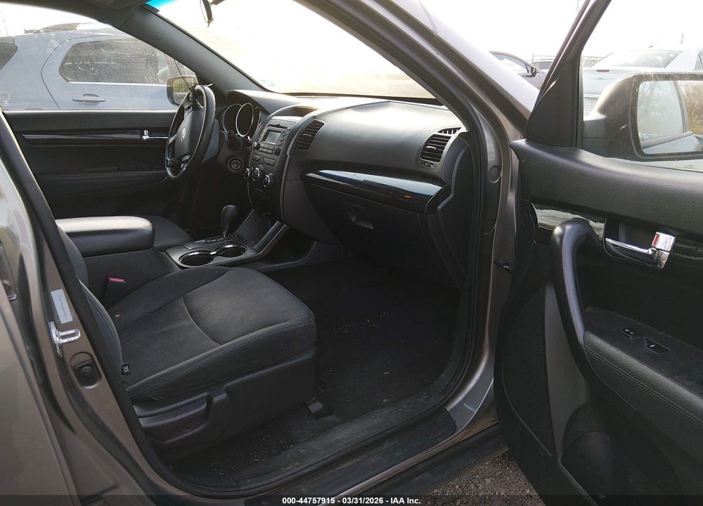 2013 KIA SORENTO LX V6 VIN: 5XYKT4A28DG388375