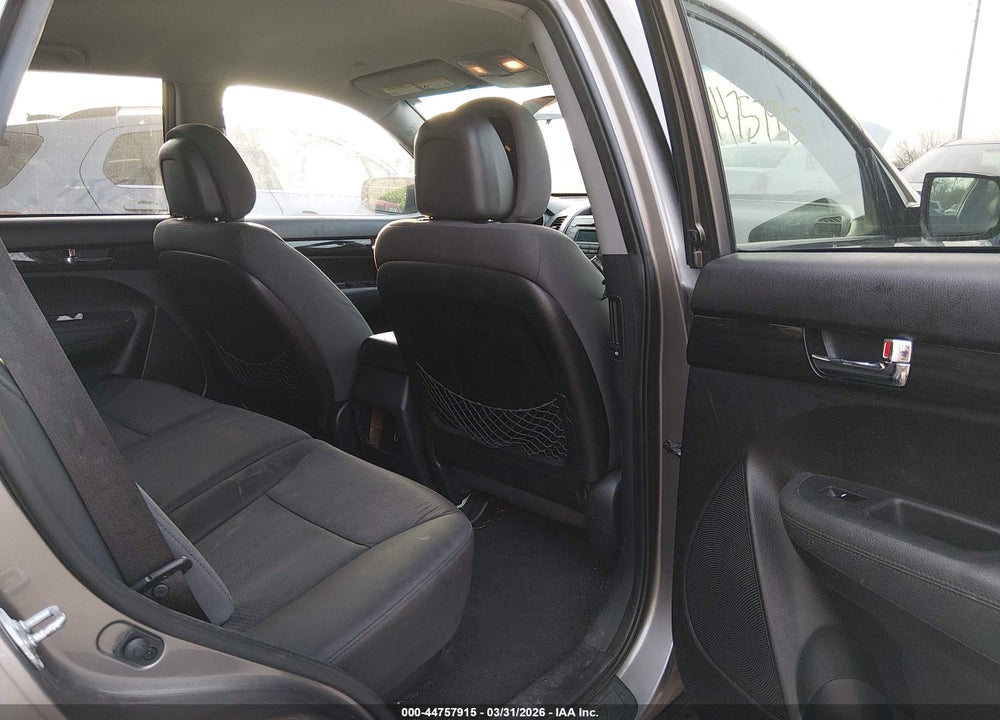 2013 KIA SORENTO LX V6 VIN: 5XYKT4A28DG388375