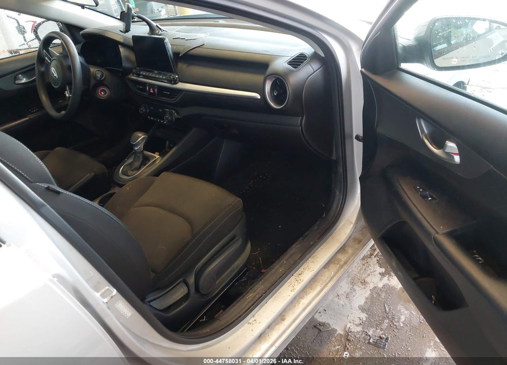 2019 KIA FORTE LXS VIN: 3KPF24AD9KE118507