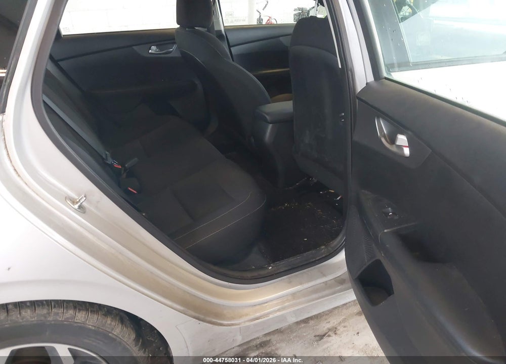 2019 KIA FORTE LXS VIN: 3KPF24AD9KE118507