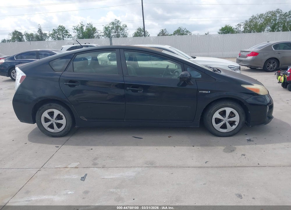 2014 TOYOTA PRIUS THREE VIN: JTDKN3DU2E1750445