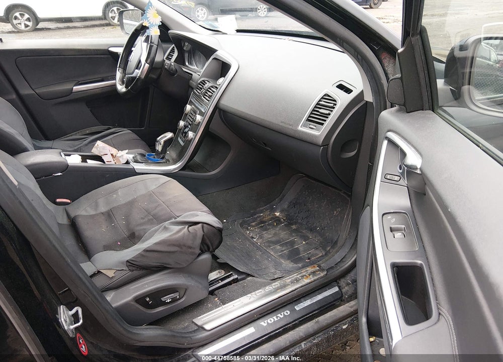 2015 VOLVO XC60 T5 VIN: YV440MDJ5F2691385
