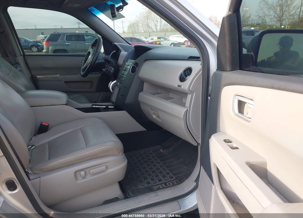 2011 HONDA PILOT EX-L VIN: 5FNYF4H53BB017890