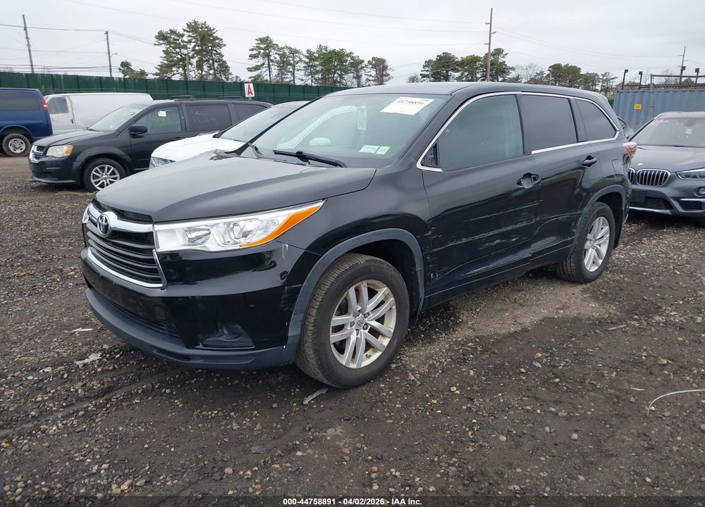 2015 TOYOTA HIGHLANDER LE V6 VIN: 5TDBKRFH9FS073054