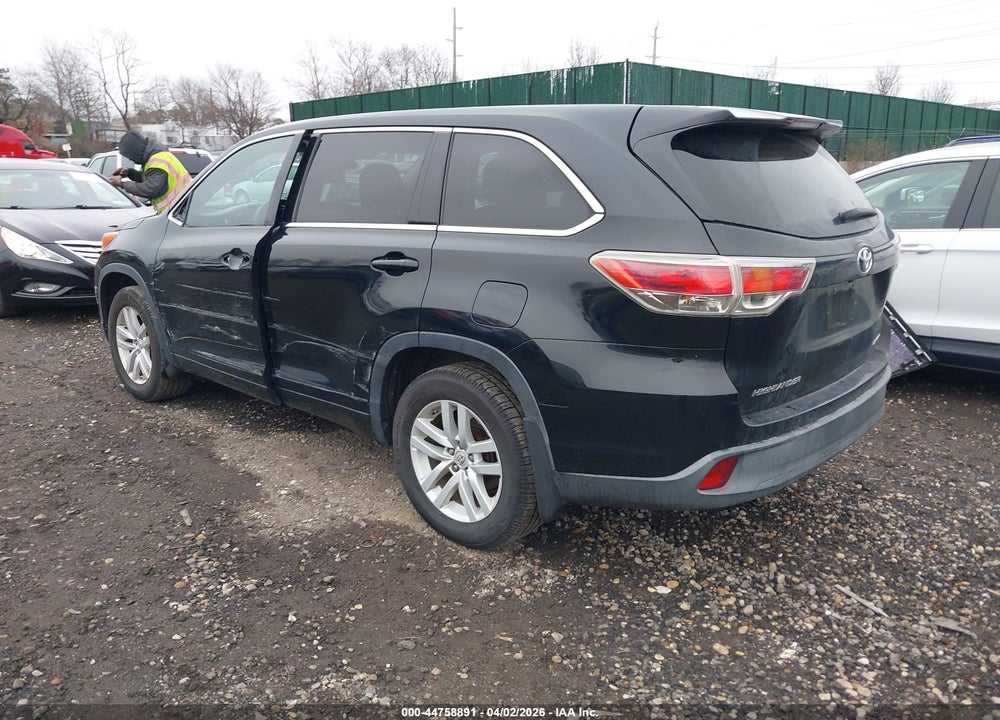 2015 TOYOTA HIGHLANDER LE V6 VIN: 5TDBKRFH9FS073054