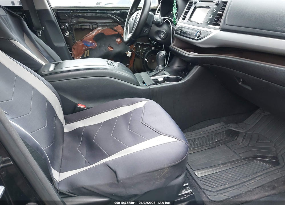 2015 TOYOTA HIGHLANDER LE V6 VIN: 5TDBKRFH9FS073054