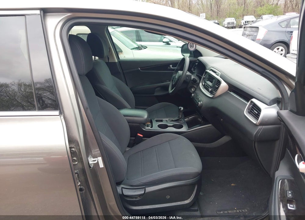 2017 KIA SORENTO 2.4L L VIN: 5XYPG4A32HG302387