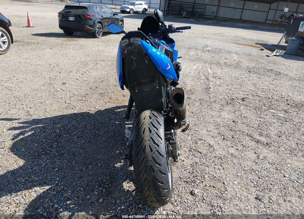 2024 SUZUKI GSX800 F VIN: JS1EM13B7R7100155