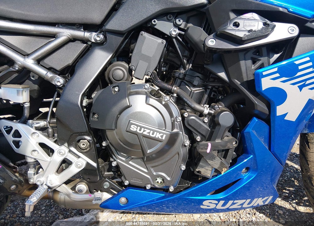 2024 SUZUKI GSX800 F VIN: JS1EM13B7R7100155