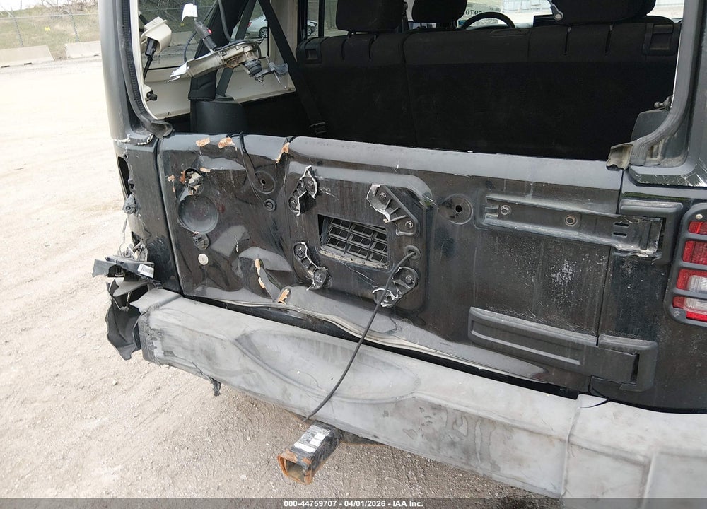 2015 JEEP WRANGLER UNLIMITED SPORT VIN: 1C4BJWDG3FL509684
