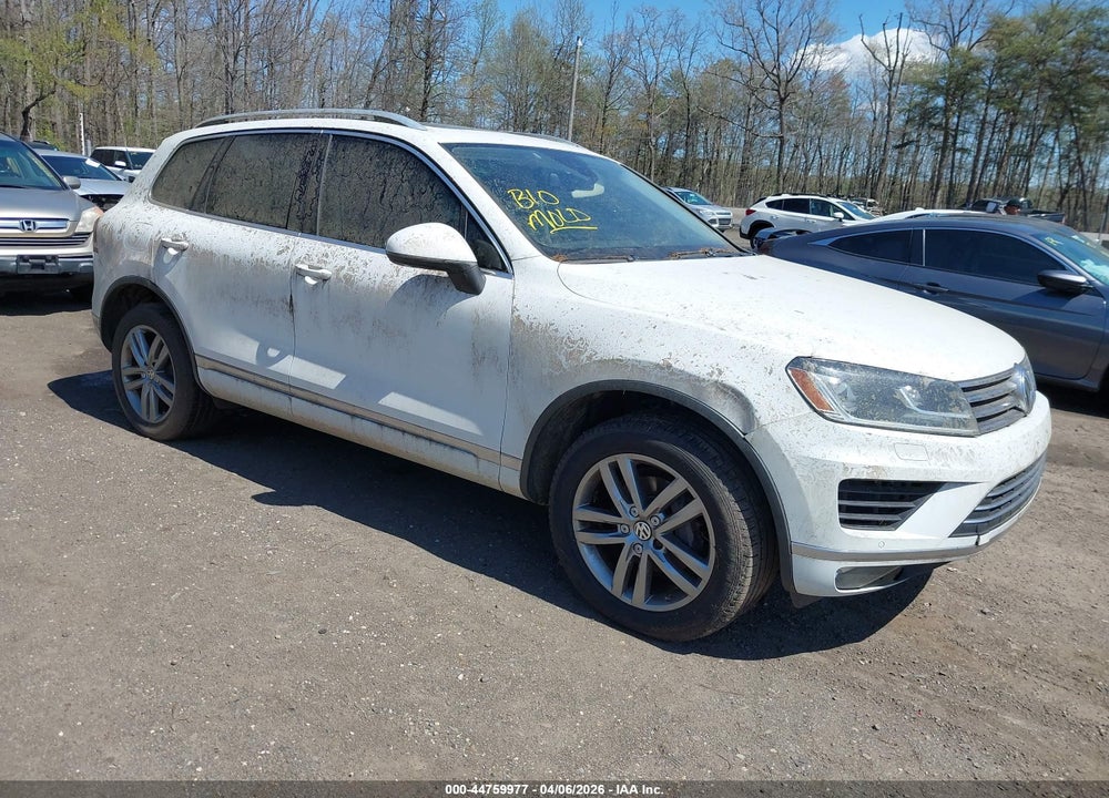 2016 VOLKSWAGEN TOUAREG VR6 LUX VIN: WVGEF9BP9GD010415