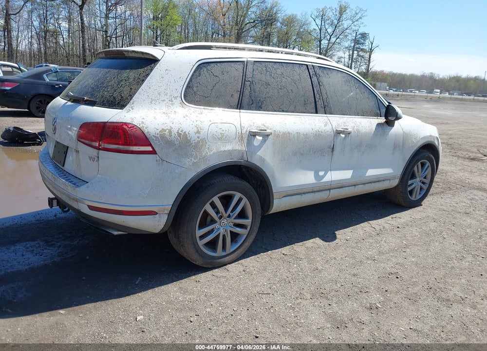 2016 VOLKSWAGEN TOUAREG VR6 LUX VIN: WVGEF9BP9GD010415