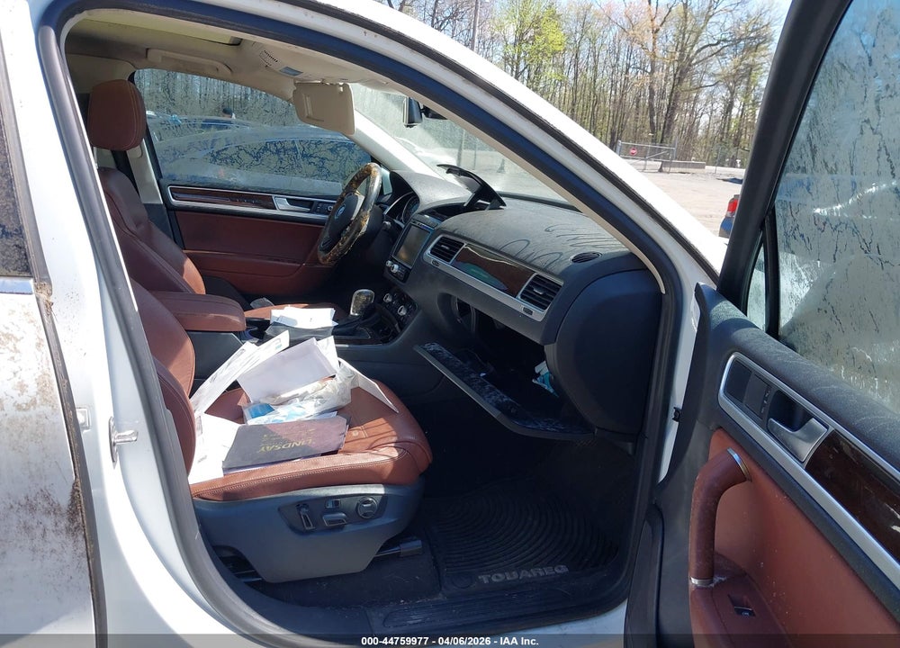 2016 VOLKSWAGEN TOUAREG VR6 LUX VIN: WVGEF9BP9GD010415