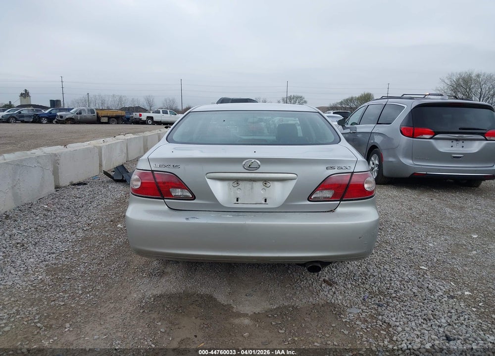 2002 LEXUS ES 300 VIN: JTHBF30G525008833