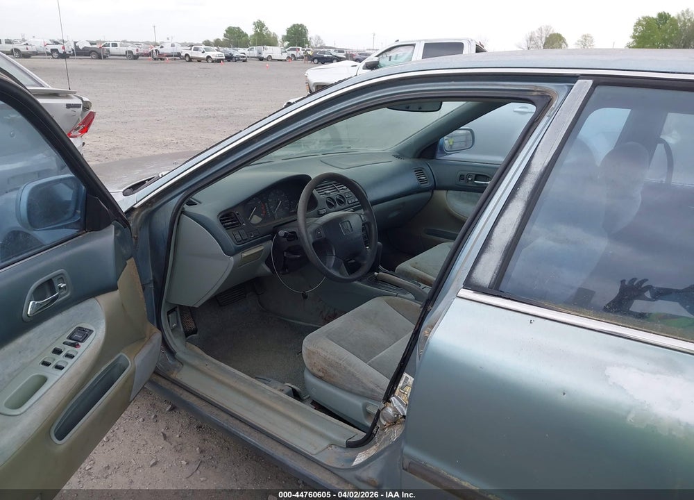 1994 HONDA ACCORD LX/EX VIN: 1HGCD563XRA123586