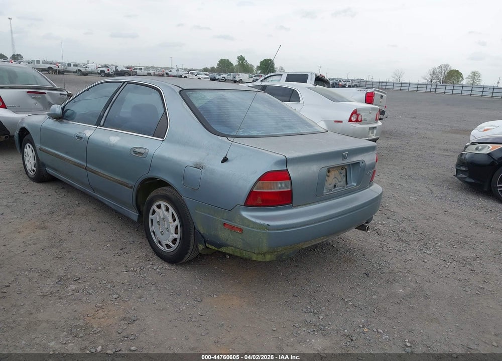 1994 HONDA ACCORD LX/EX VIN: 1HGCD563XRA123586