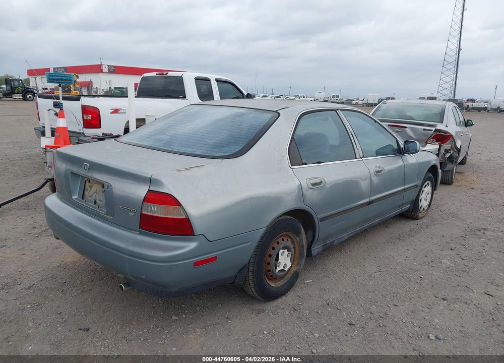 1994 HONDA ACCORD LX/EX VIN: 1HGCD563XRA123586