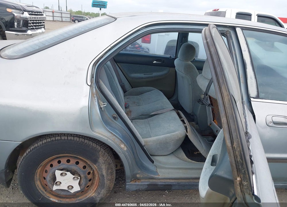 1994 HONDA ACCORD LX/EX VIN: 1HGCD563XRA123586