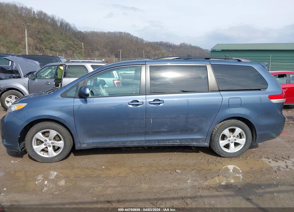 2013 TOYOTA SIENNA LE V6 8 PASSENGER VIN: 5TDKK3DC4DS360674