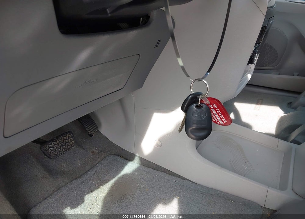 2013 TOYOTA SIENNA LE V6 8 PASSENGER VIN: 5TDKK3DC4DS360674