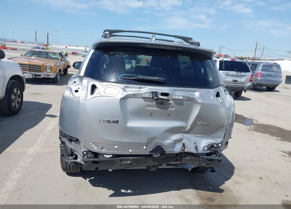 2018 TOYOTA RAV4 XLE VIN: JTMWFREV4JJ169676
