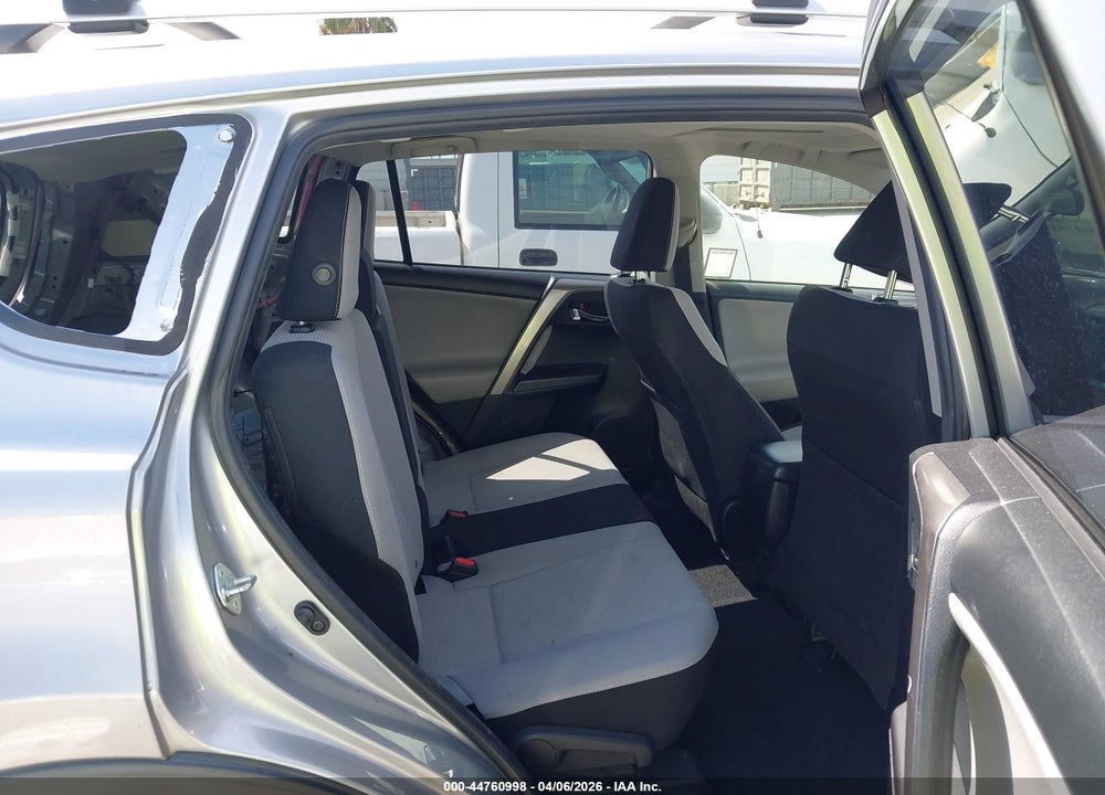 2018 TOYOTA RAV4 XLE VIN: JTMWFREV4JJ169676