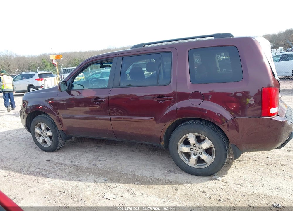2010 HONDA PILOT EX VIN: 5FNYF4H47AB037629