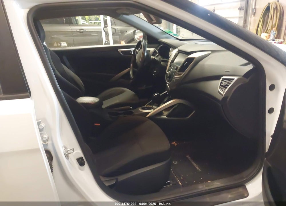 2017 HYUNDAI VELOSTER VIN: KMHTC6AD6HU307116