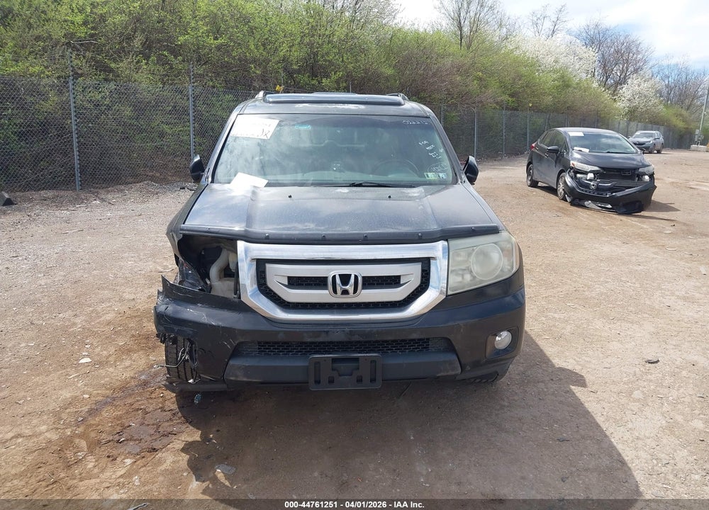 2011 HONDA PILOT EX-L VIN: 5FNYF4H56BB022212