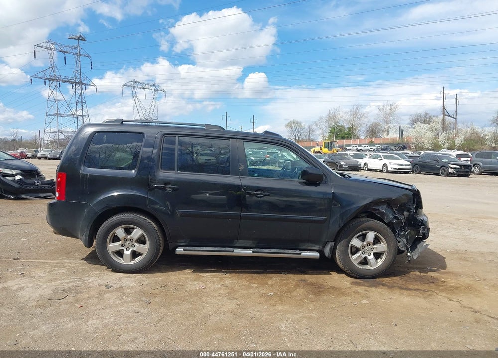 2011 HONDA PILOT EX-L VIN: 5FNYF4H56BB022212