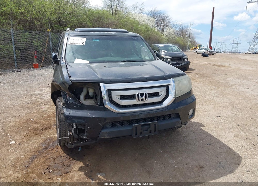 2011 HONDA PILOT EX-L VIN: 5FNYF4H56BB022212