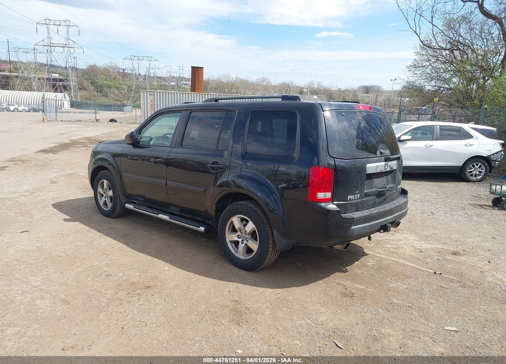 2011 HONDA PILOT EX-L VIN: 5FNYF4H56BB022212
