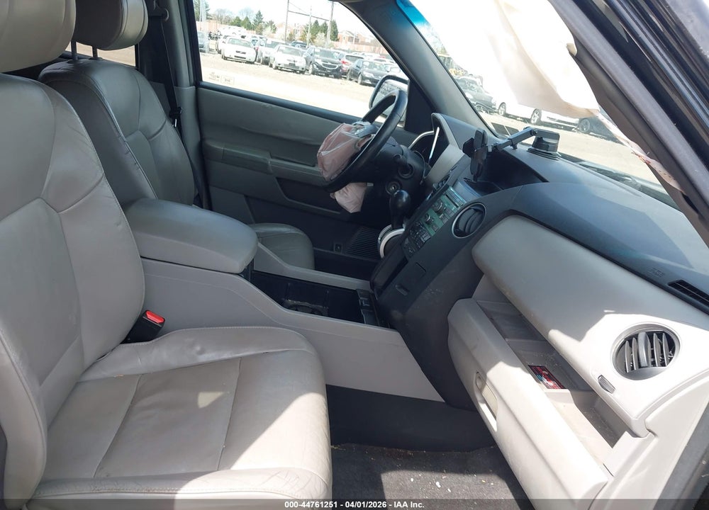 2011 HONDA PILOT EX-L VIN: 5FNYF4H56BB022212