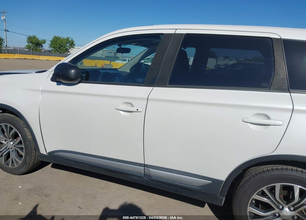 2017 MITSUBISHI OUTLANDER ES VIN: JA4AZ2A32HZ027863