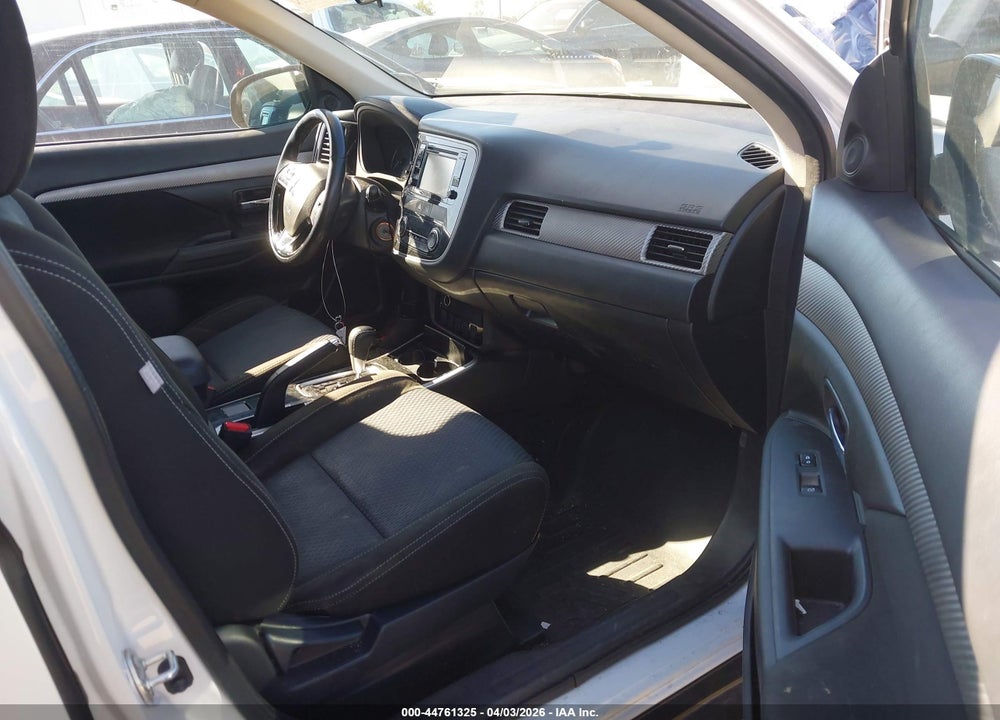 2017 MITSUBISHI OUTLANDER ES VIN: JA4AZ2A32HZ027863