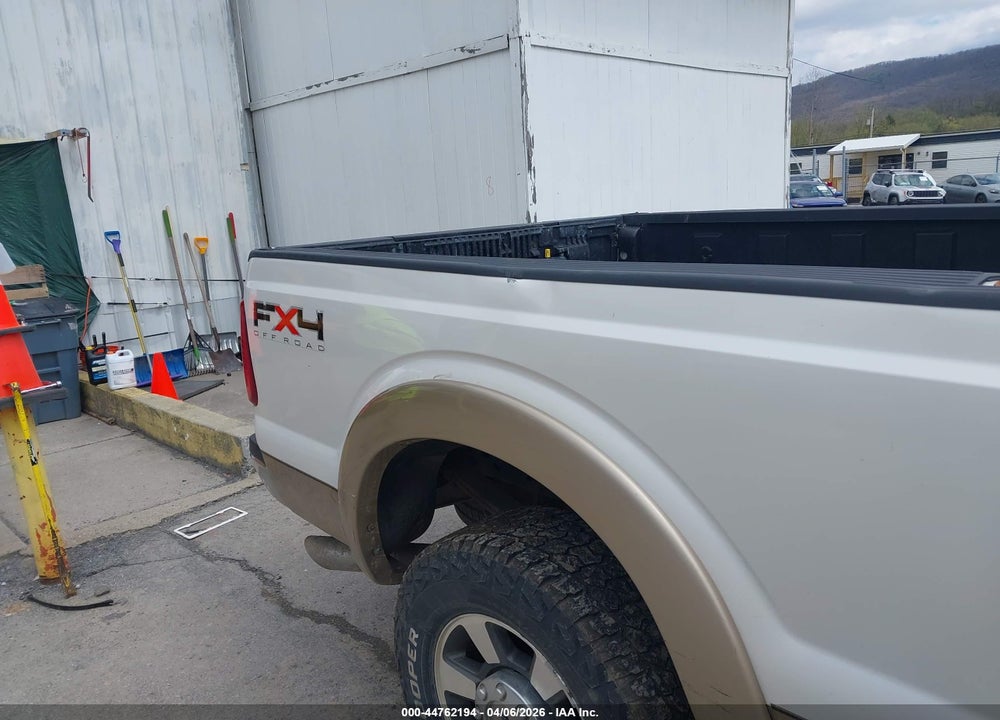 2011 FORD F-250 LARIAT VIN: 1FT7W2B6XBEC23355