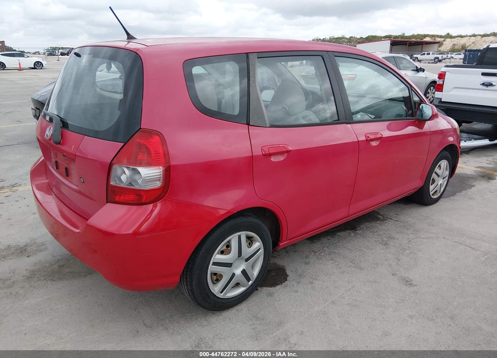 2007 HONDA FIT VIN: JHMGD38427S007573