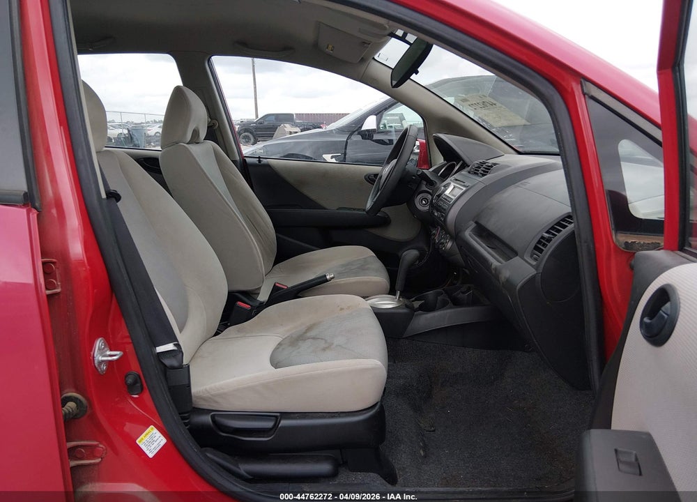 2007 HONDA FIT VIN: JHMGD38427S007573