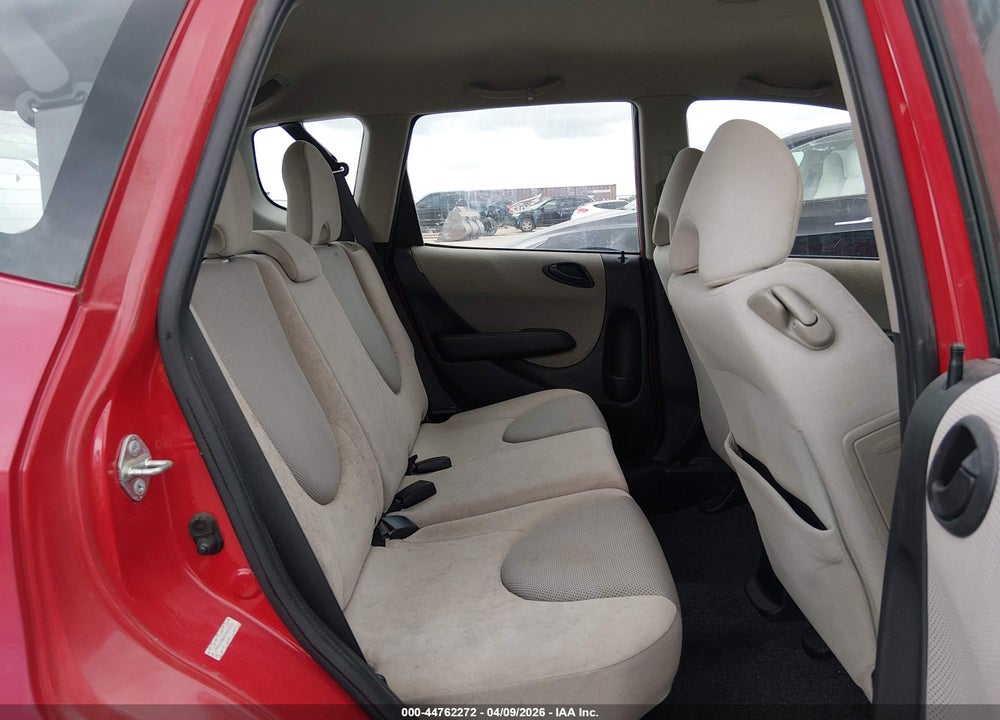 2007 HONDA FIT VIN: JHMGD38427S007573