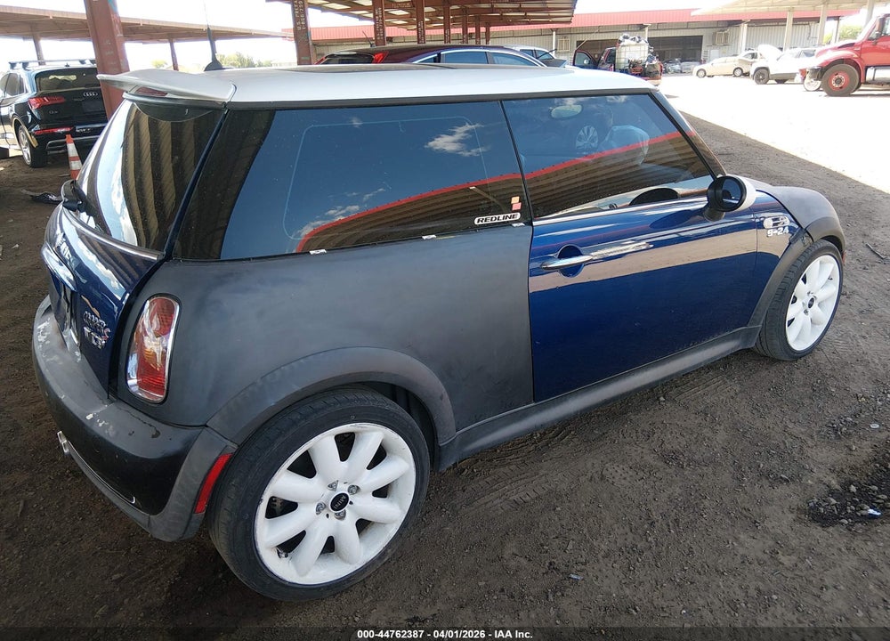2004 MINI COOPER S VIN: WMWRE33454TD89957