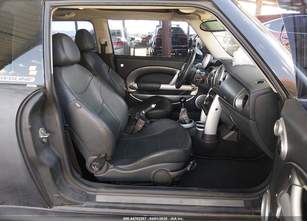 2004 MINI COOPER S VIN: WMWRE33454TD89957